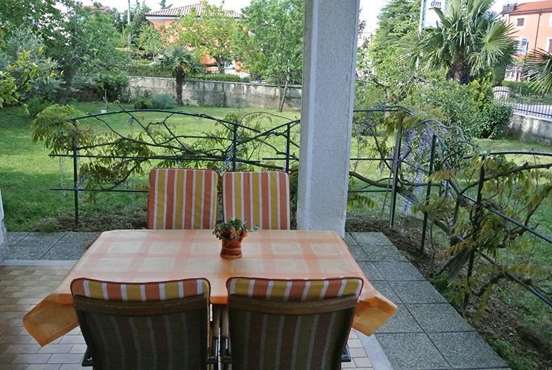 Apartmaji Nika Izola Bagian luar foto
