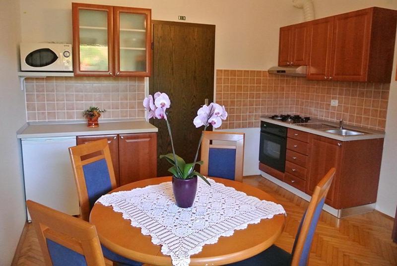 Apartmaji Nika Izola Bagian luar foto