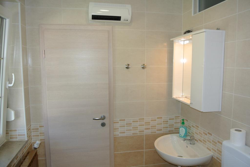 Apartmaji Nika Izola Bagian luar foto