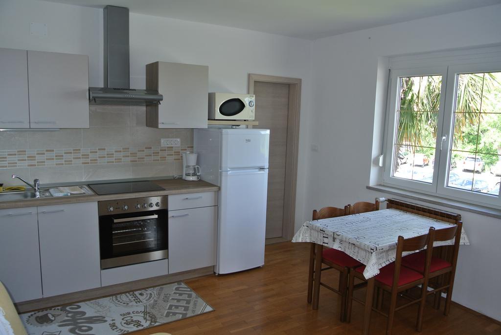 Apartmaji Nika Izola Bagian luar foto