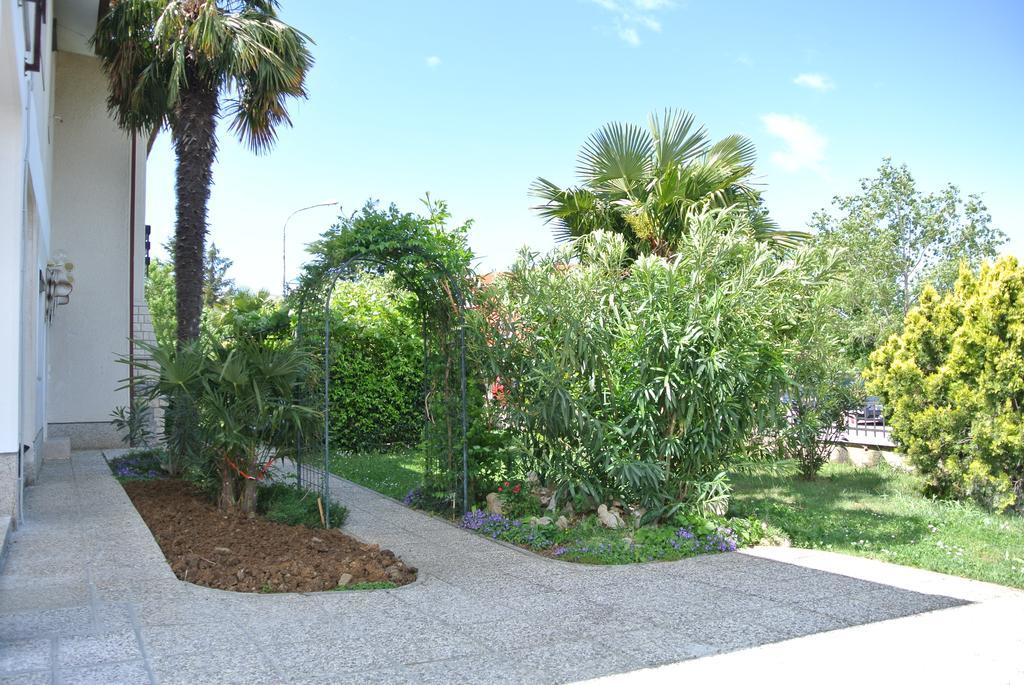 Apartmaji Nika Izola Bagian luar foto