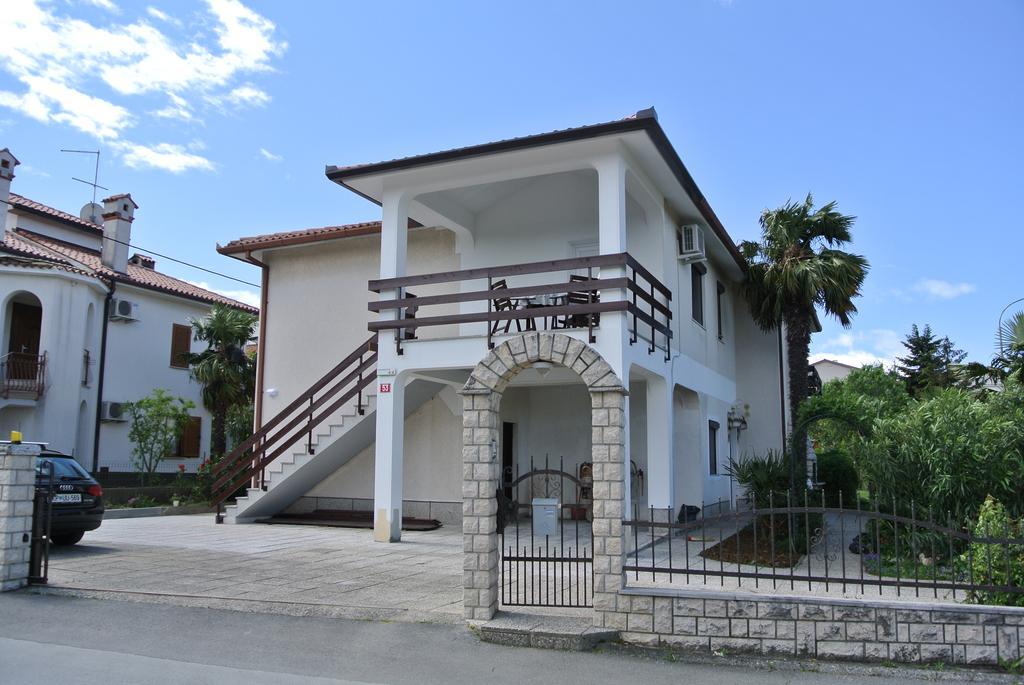 Apartmaji Nika Izola Bagian luar foto